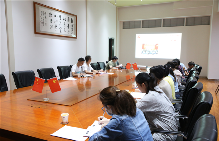 云南匯成建筑工程有限公司黨支部開展“火紅七月，黨旗飄揚(yáng)”傳遞正能量主題活動